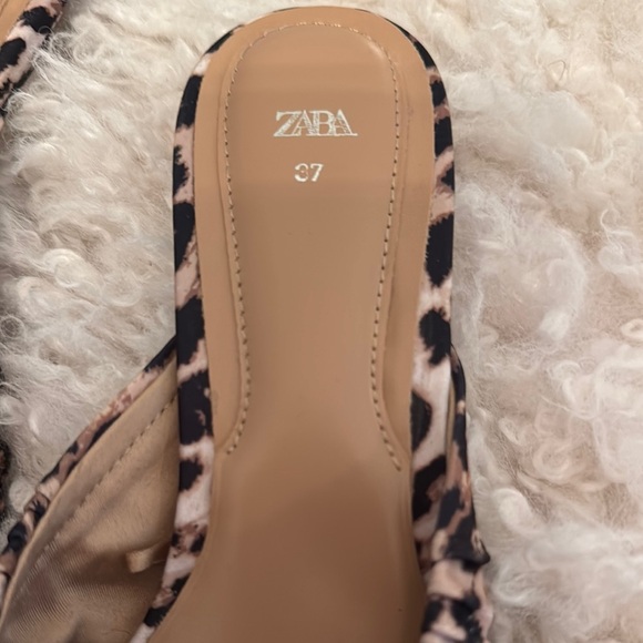 Leopard Print Women's Shoes - Picture 3 of 8